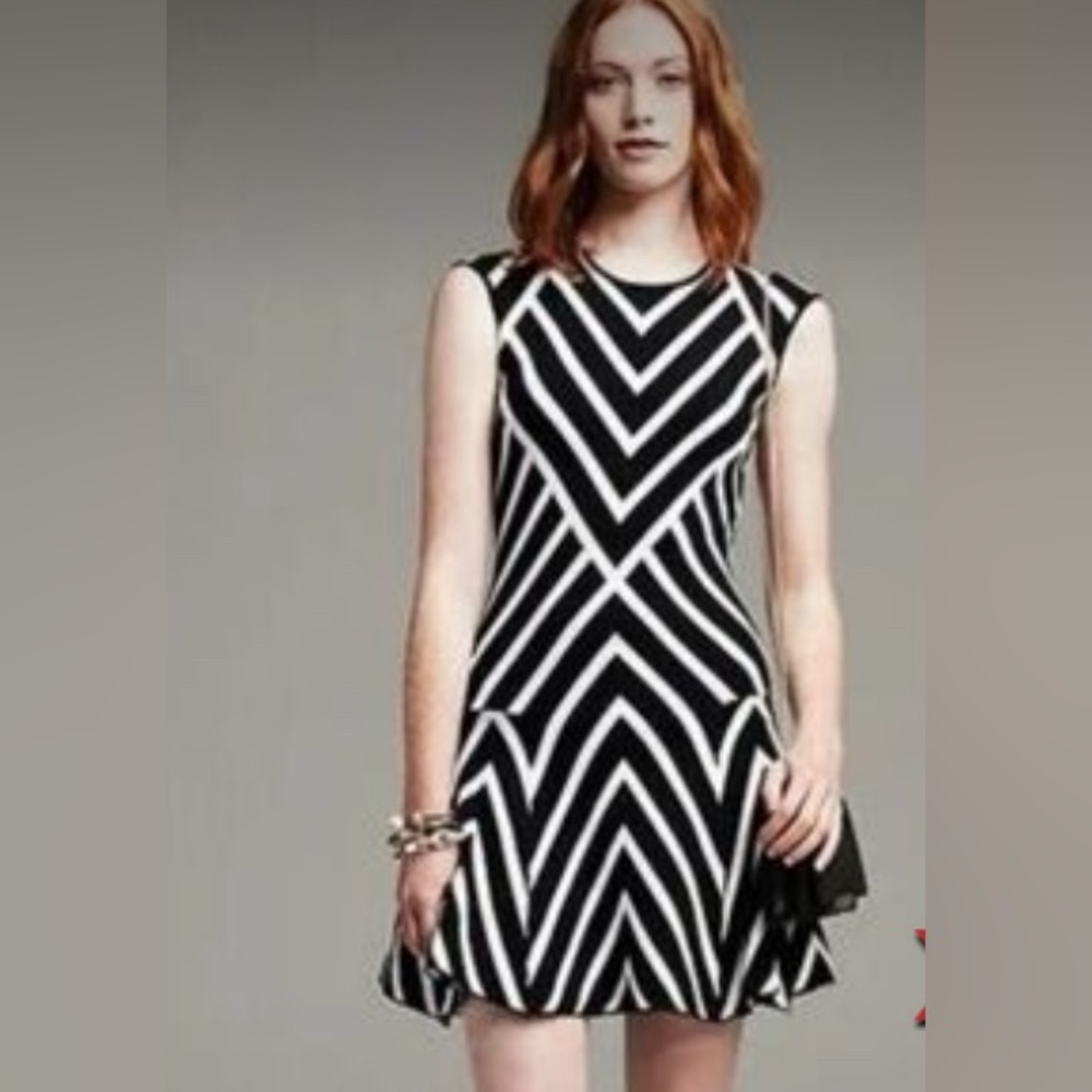 Banana Republic Black and White Chevron Knit Sleeves Dress, size small
